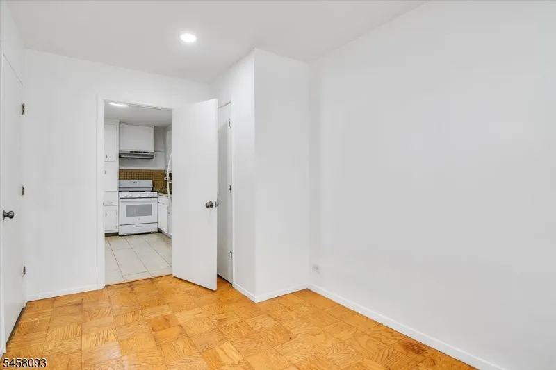 39 E 39Th St #2J Unit 2J Paterson City, NJ 07514