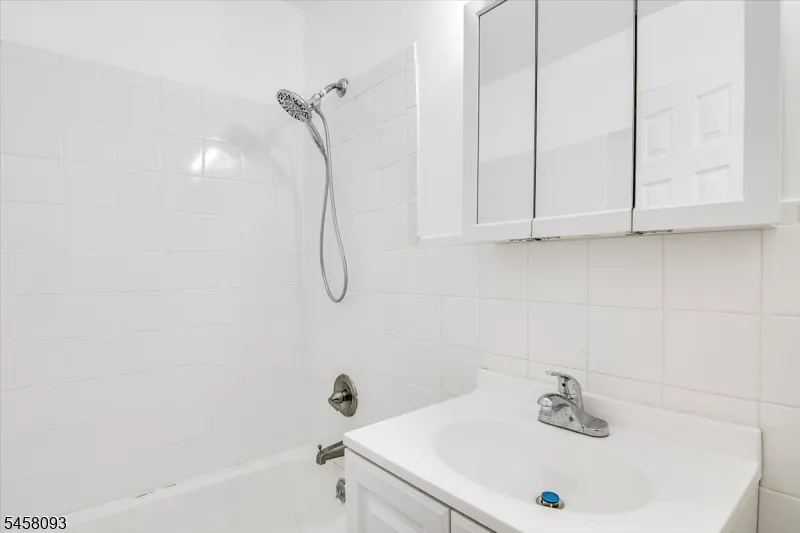 39 E 39Th St #2J Unit 2J Paterson City, NJ 07514