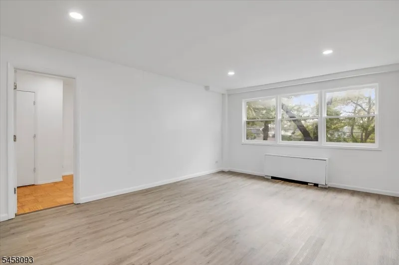 39 E 39Th St #2J Unit 2J Paterson City, NJ 07514