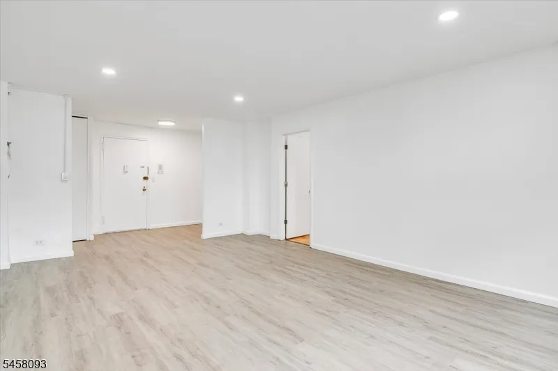 39 E 39Th St #2J Unit 2J Paterson City, NJ 07514