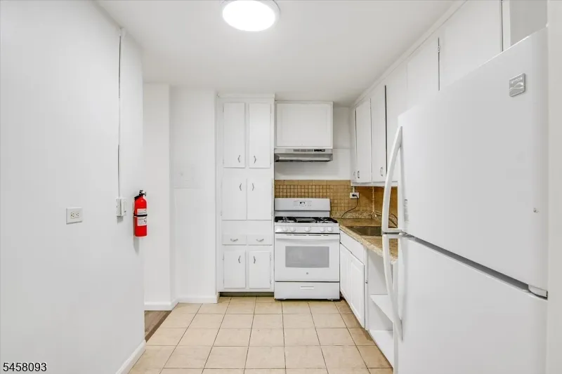 39 E 39Th St #2J Unit 2J Paterson City, NJ 07514