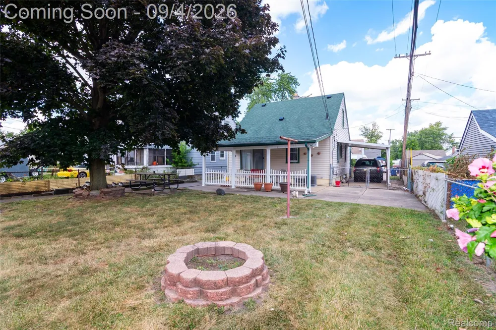 2267 Rose Avenue Lincoln Park City, MI 48146