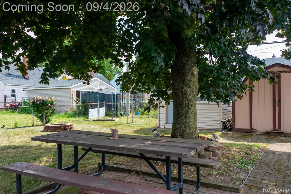 2267 Rose Avenue Lincoln Park City, MI 48146