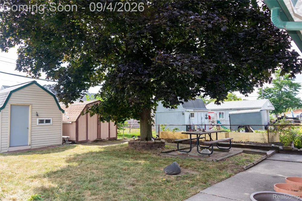 2267 Rose Avenue Lincoln Park City, MI 48146