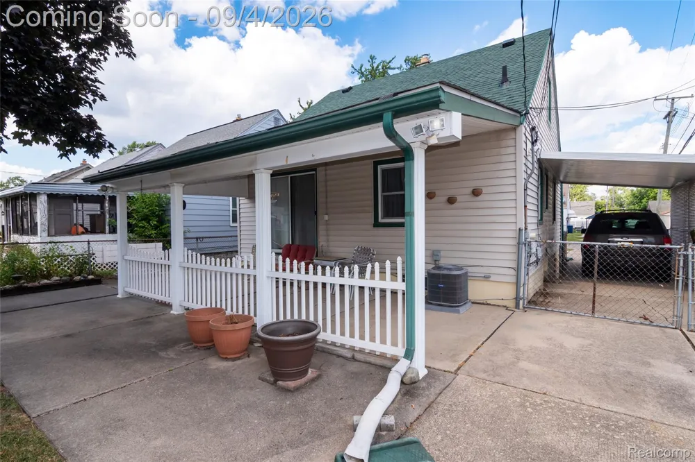 2267 Rose Avenue Lincoln Park City, MI 48146