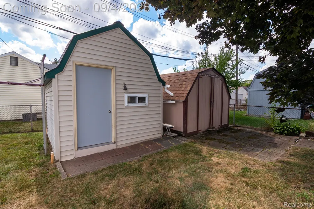 2267 Rose Avenue Lincoln Park City, MI 48146