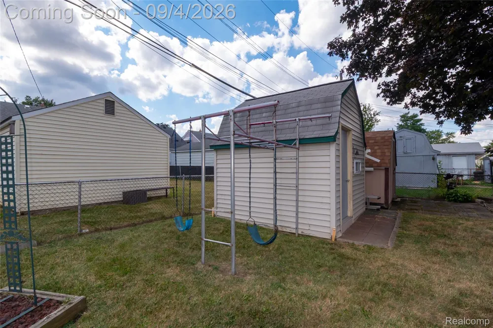 2267 Rose Avenue Lincoln Park City, MI 48146
