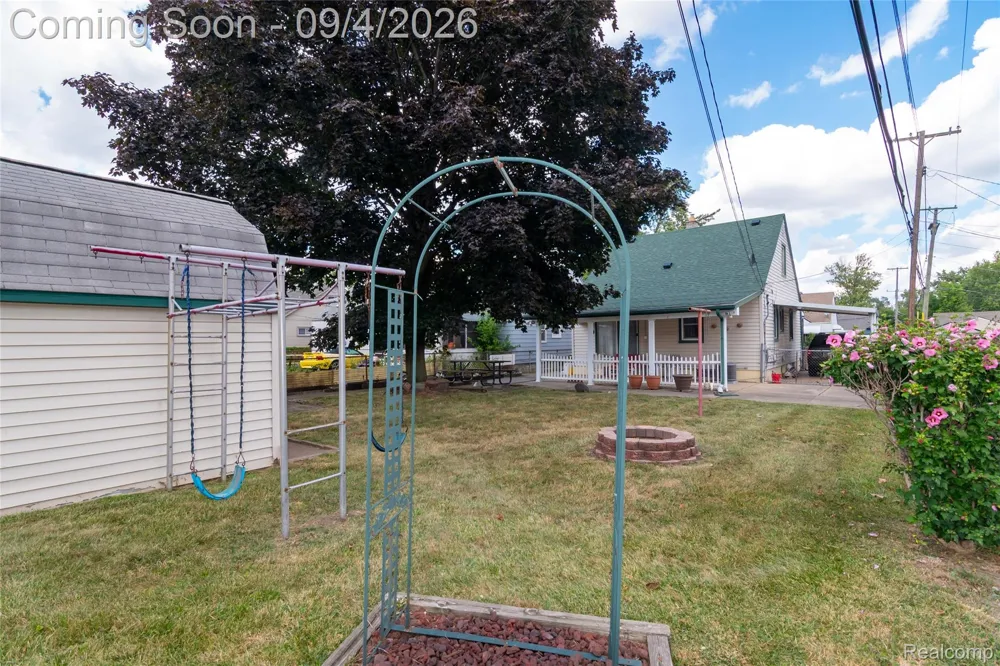 2267 Rose Avenue Lincoln Park City, MI 48146