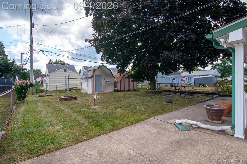 2267 Rose Avenue Lincoln Park City, MI 48146
