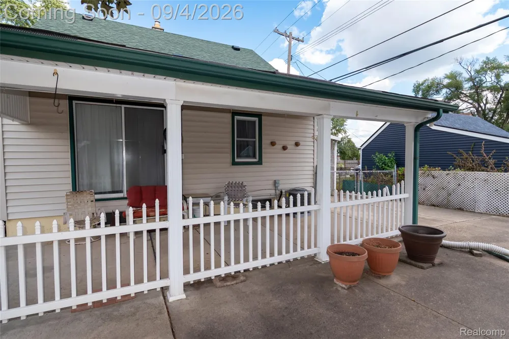 2267 Rose Avenue Lincoln Park City, MI 48146