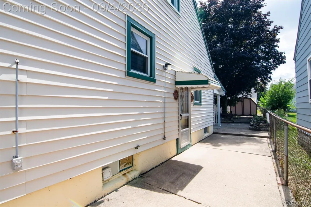 2267 Rose Avenue Lincoln Park City, MI 48146