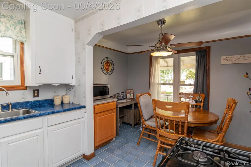 2267 Rose Avenue Lincoln Park City, MI 48146