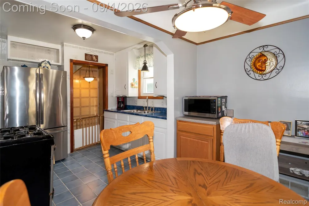 2267 Rose Avenue Lincoln Park City, MI 48146
