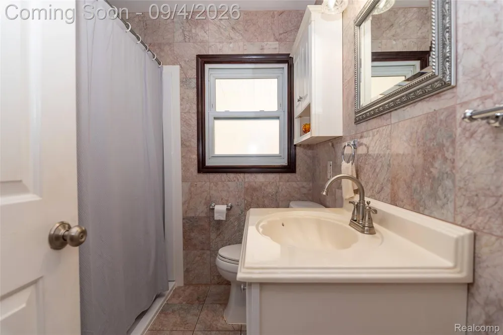 2267 Rose Avenue Lincoln Park City, MI 48146
