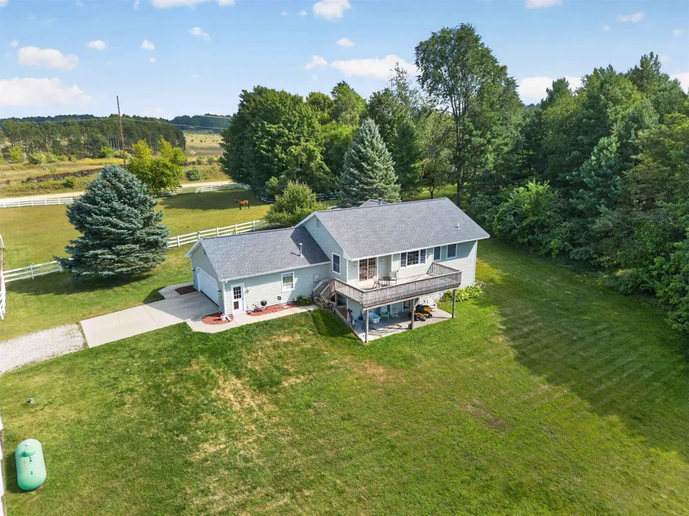 5493 S Bates Road Acme Township, MI 49690