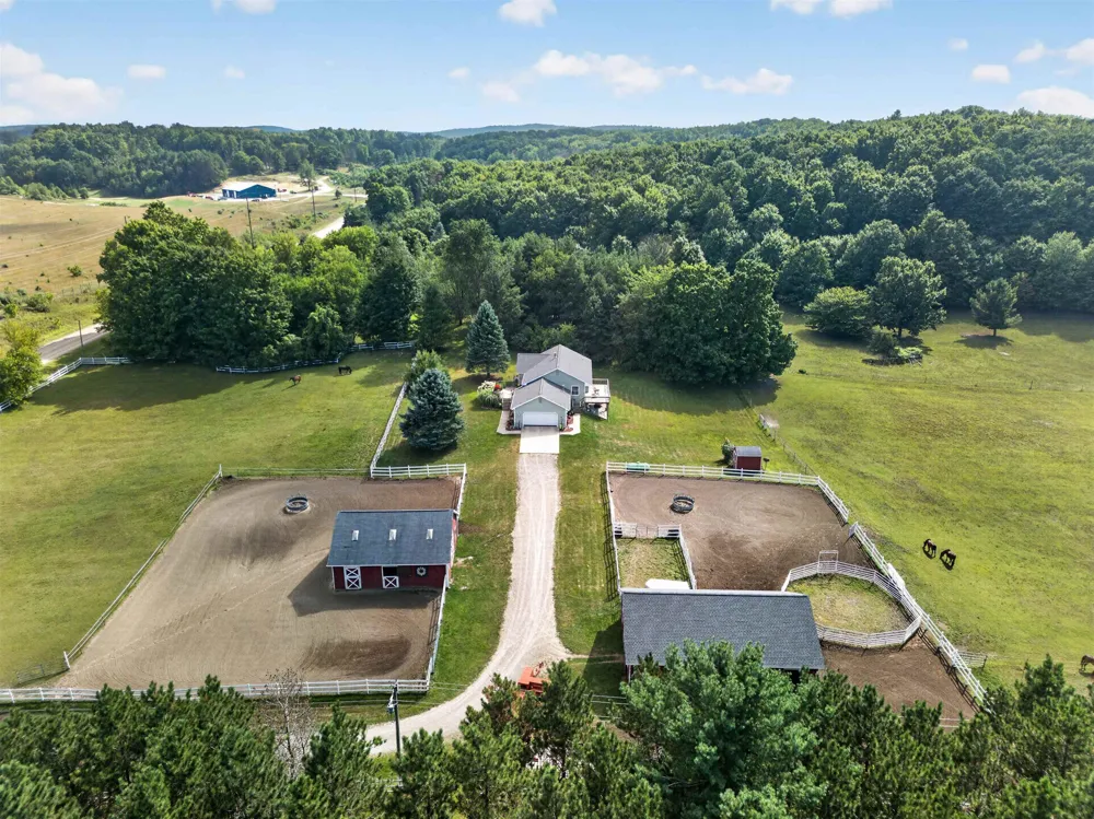 5493 S Bates Road Acme Township, MI 49690