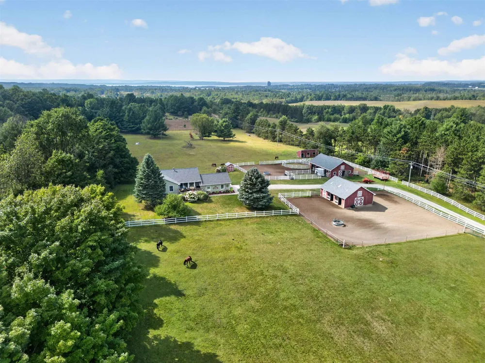 5493 S Bates Road Acme Township, MI 49690
