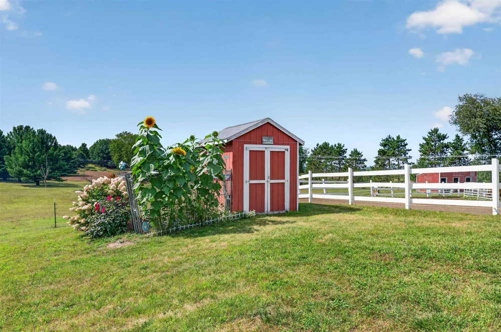 5493 S Bates Road Acme Township, MI 49690