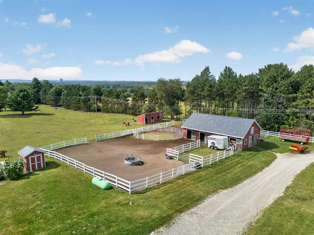 5493 S Bates Road Acme Township, MI 49690