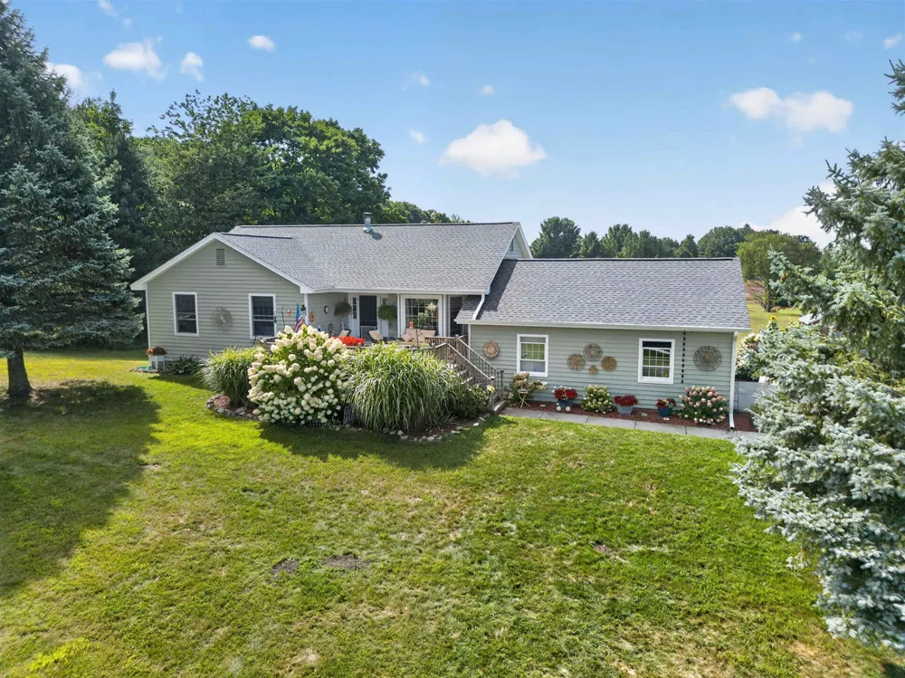 5493 S Bates Road Acme Township, MI 49690