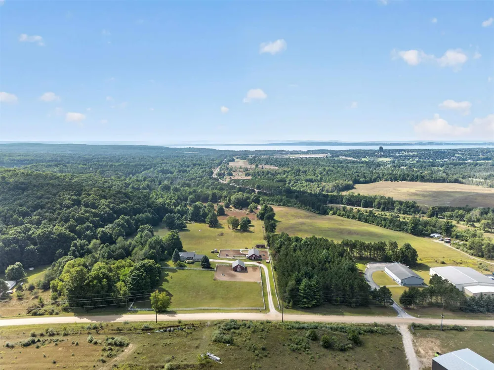 5493 S Bates Road Acme Township, MI 49690