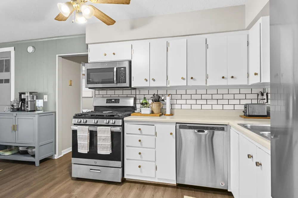 2465 Chandler Road East Bay Township, MI 49696