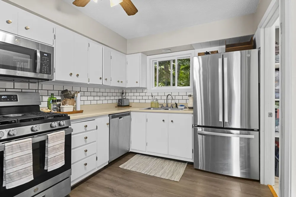 2465 Chandler Road East Bay Township, MI 49696