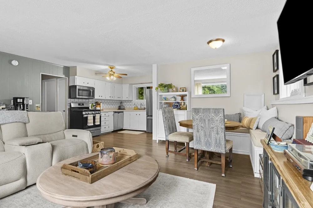 2465 Chandler Road East Bay Township, MI 49696