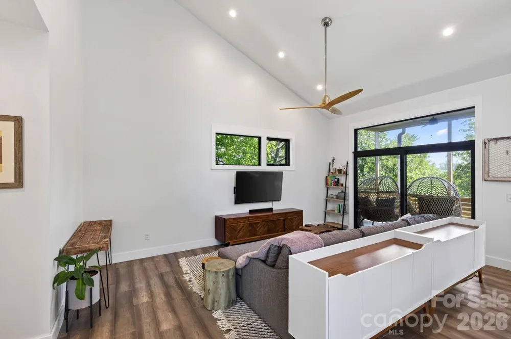 40 Malvern Walk Asheville, NC 28806