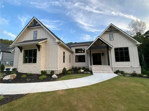 2468 Rockbridge Road NW