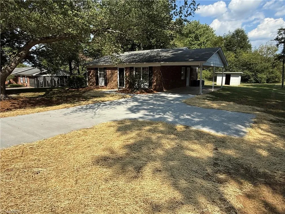 2201 Stonehaven Road Kernersville, NC 27284