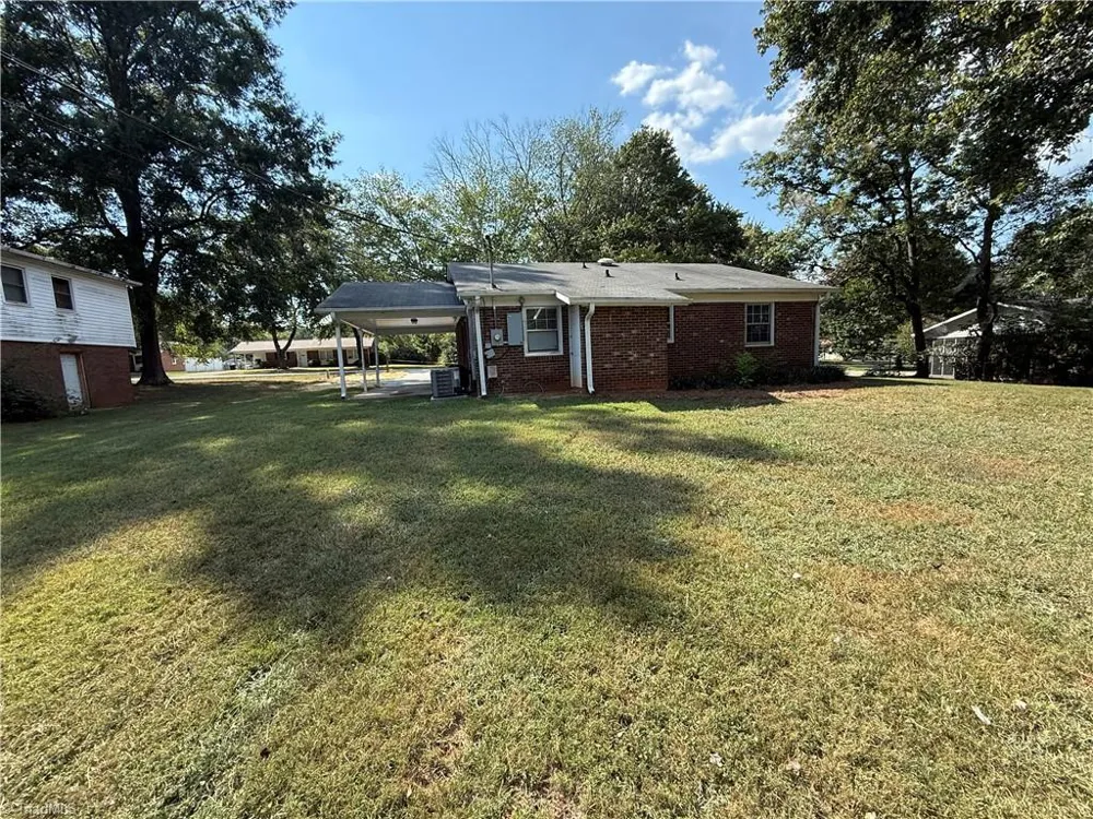 2201 Stonehaven Road Kernersville, NC 27284