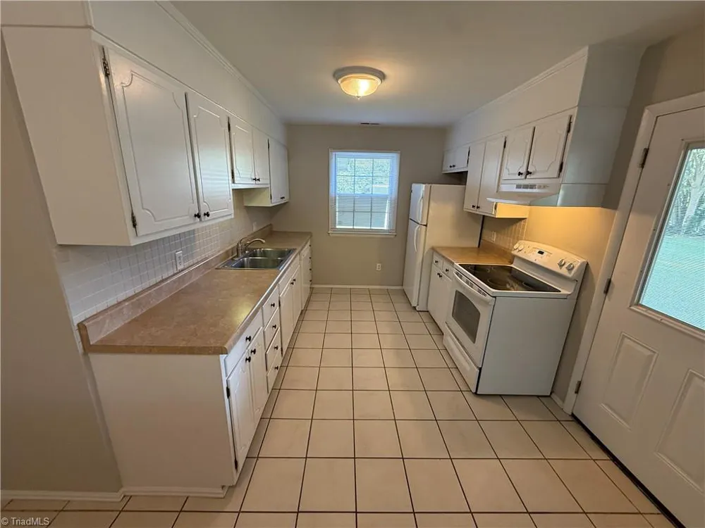 2201 Stonehaven Road Kernersville, NC 27284