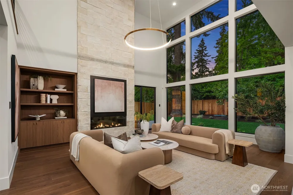 9030 NE 21st Place Clyde Hill, WA 98004