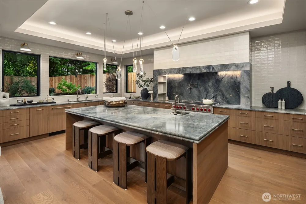 9030 NE 21st Place Clyde Hill, WA 98004