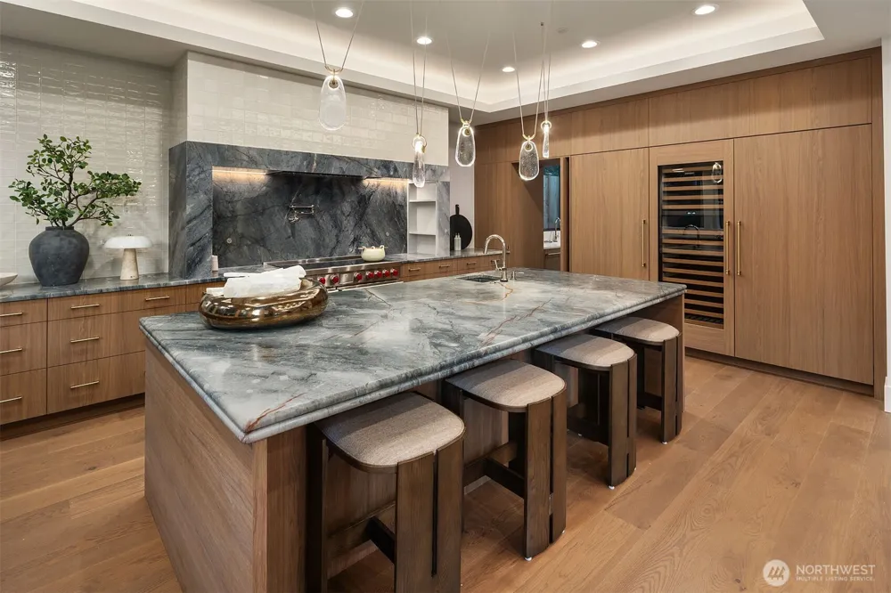 9030 NE 21st Place Clyde Hill, WA 98004
