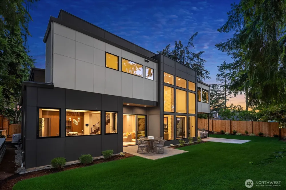 9030 NE 21st Place Clyde Hill, WA 98004