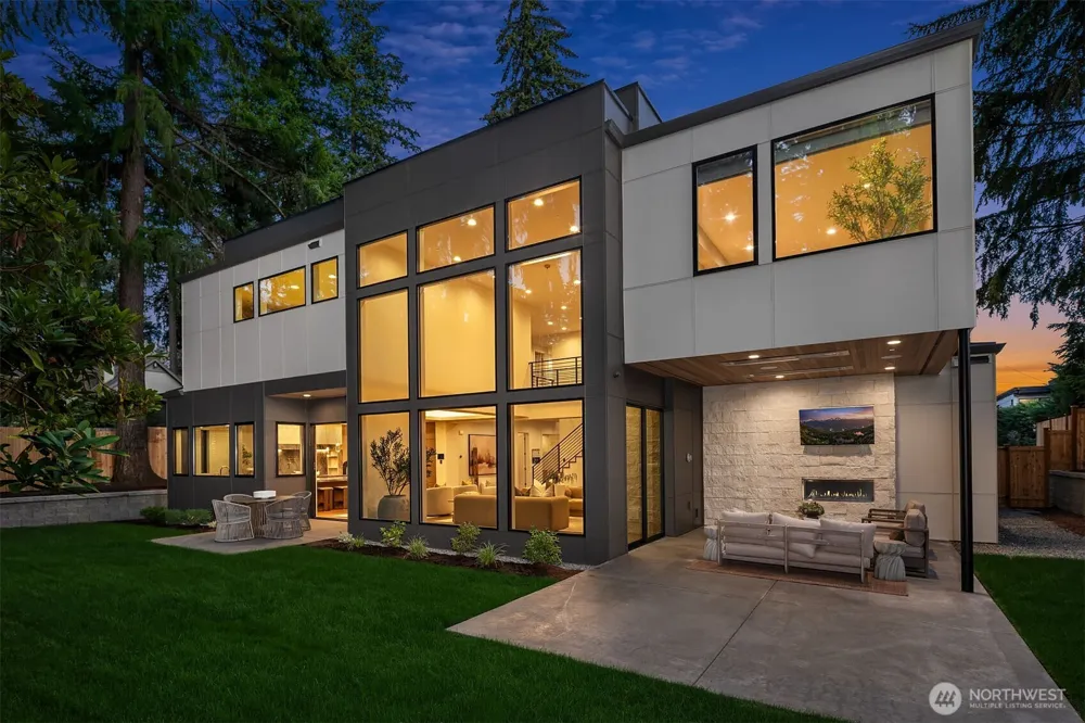 9030 NE 21st Place Clyde Hill, WA 98004