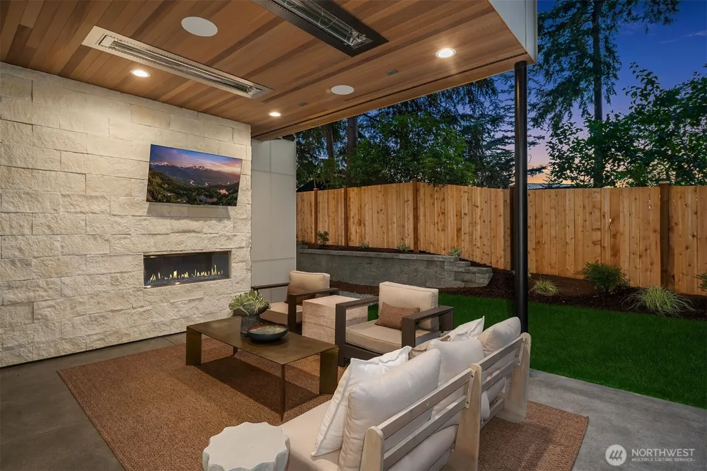 9030 NE 21st Place Clyde Hill, WA 98004