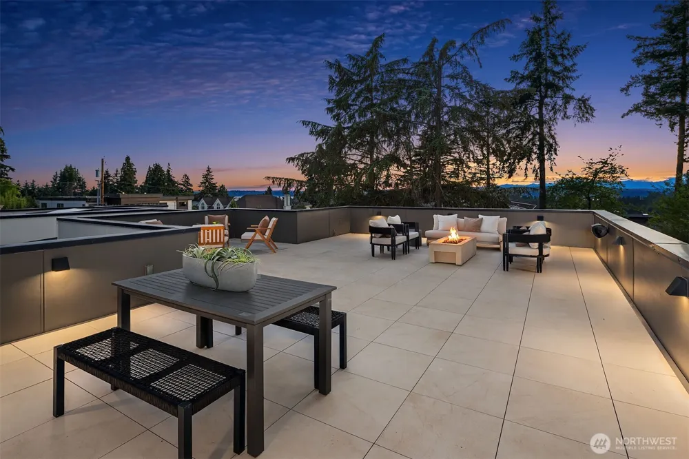 9030 NE 21st Place Clyde Hill, WA 98004