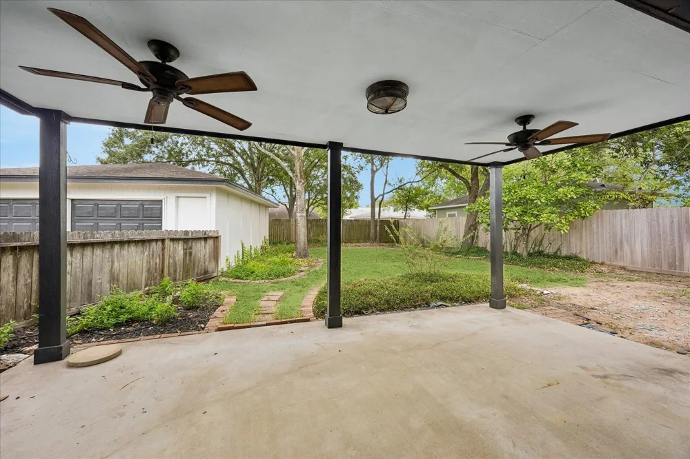 1809 Winding Creek Drive Pearland, TX 77581