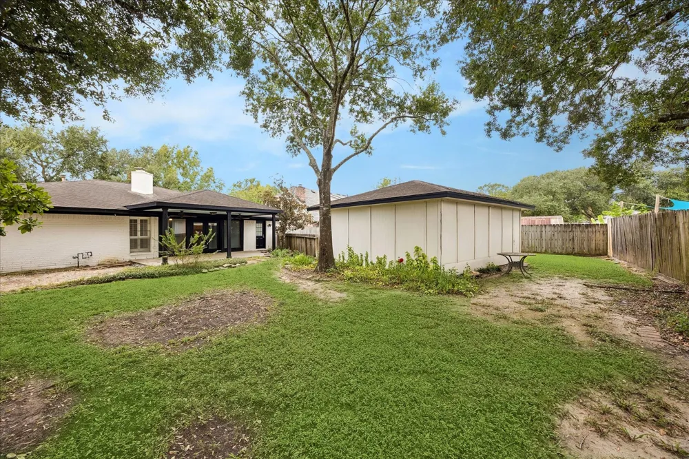 1809 Winding Creek Drive Pearland, TX 77581