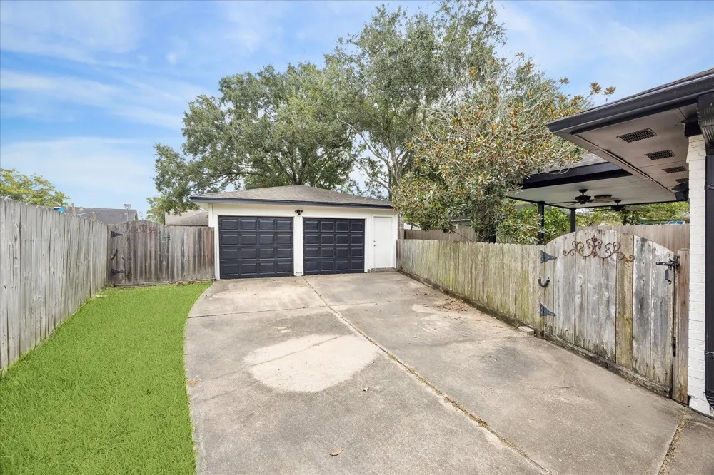 1809 Winding Creek Drive Pearland, TX 77581