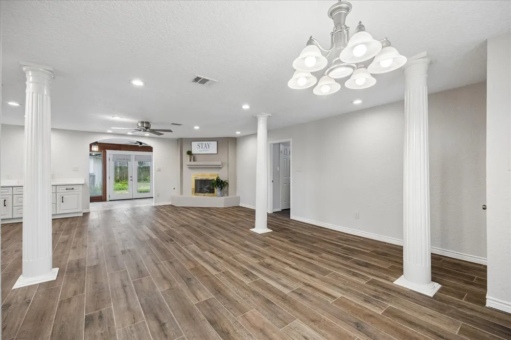 1809 Winding Creek Drive Pearland, TX 77581
