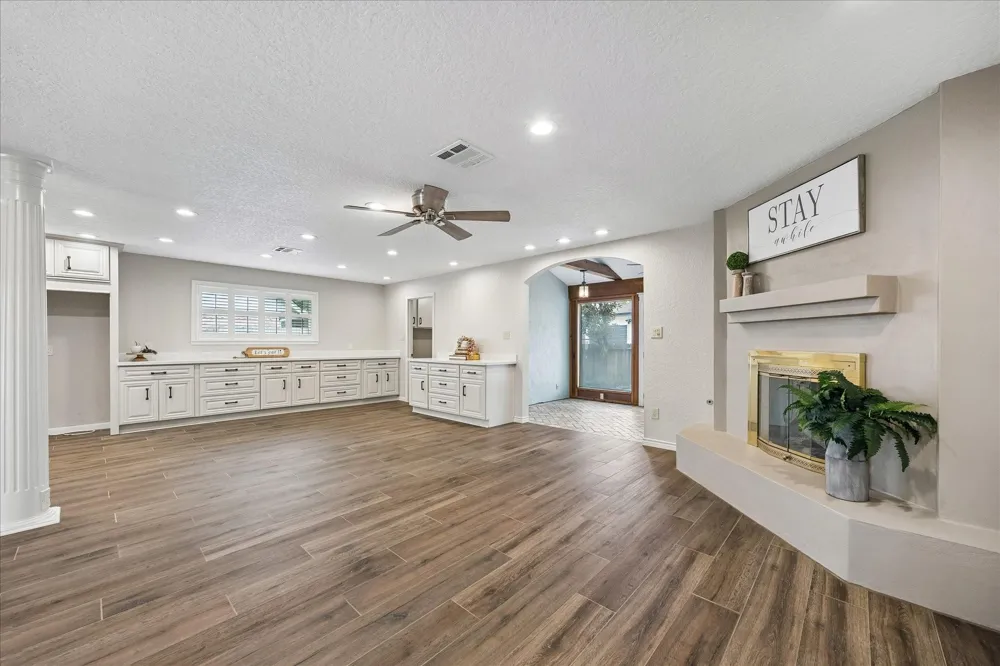 1809 Winding Creek Drive Pearland, TX 77581