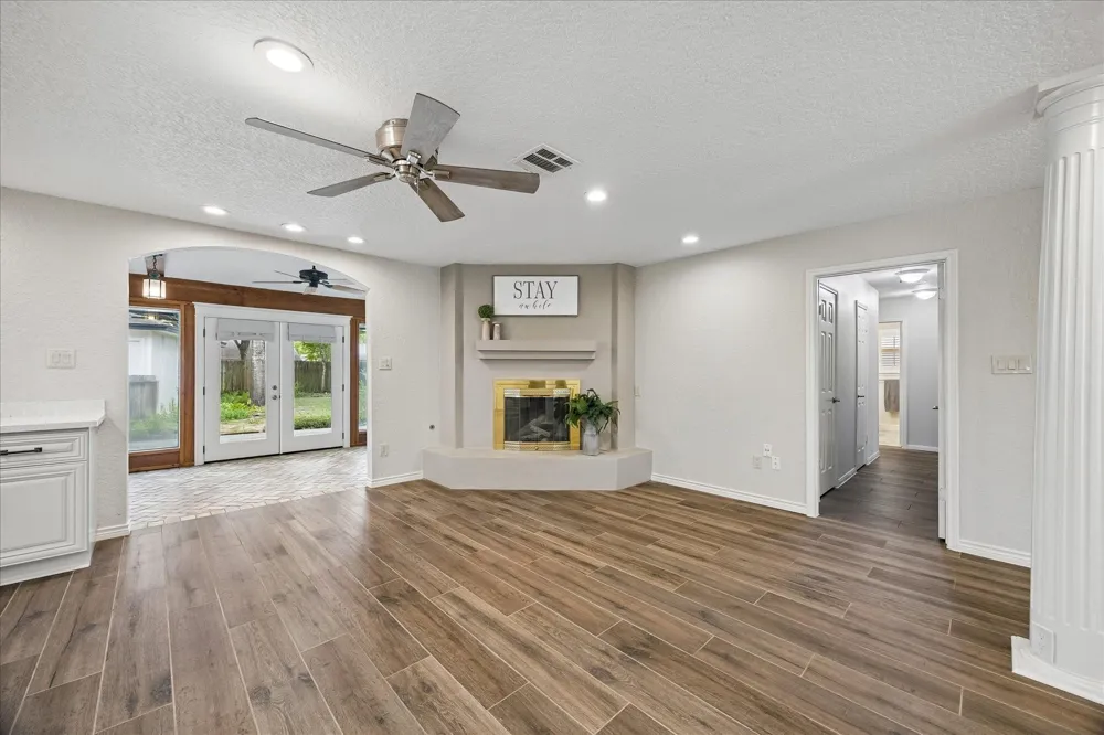 1809 Winding Creek Drive Pearland, TX 77581