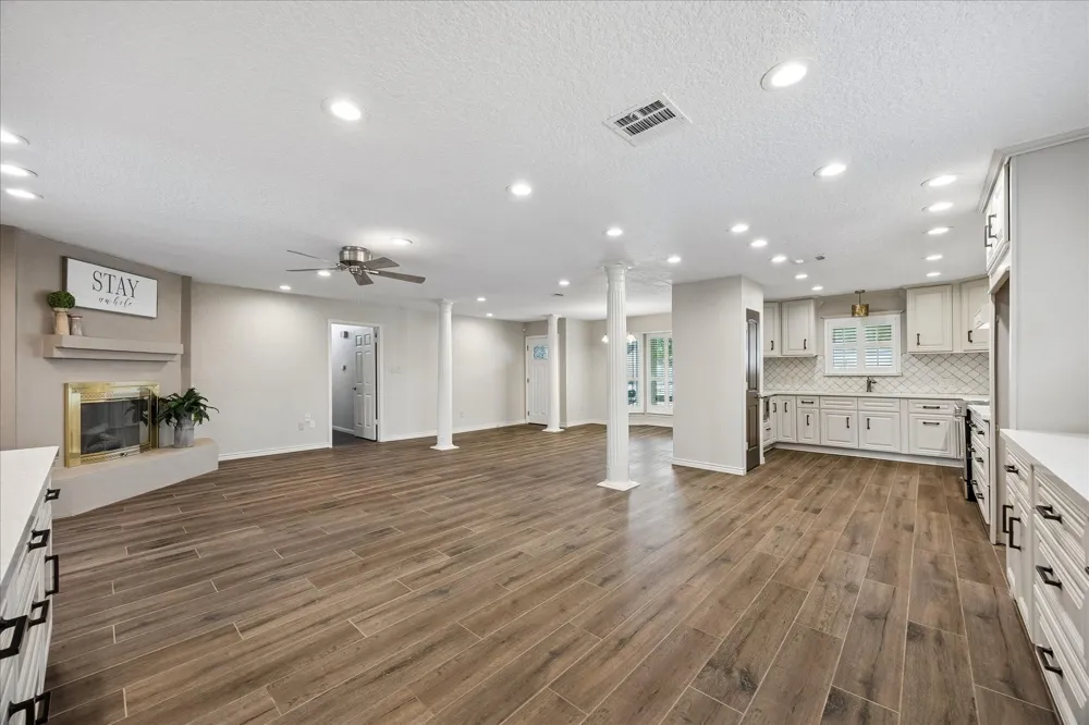 1809 Winding Creek Drive Pearland, TX 77581