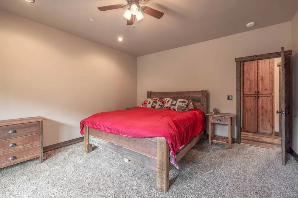 40944 Seneca Big Bear Lake, CA 92315