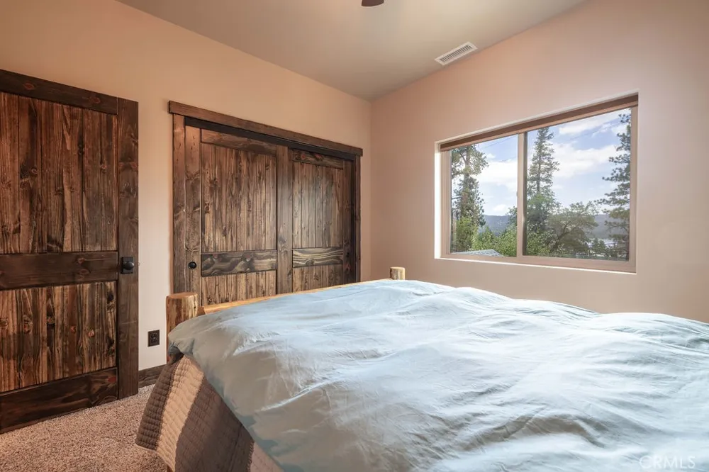 40944 Seneca Big Bear Lake, CA 92315