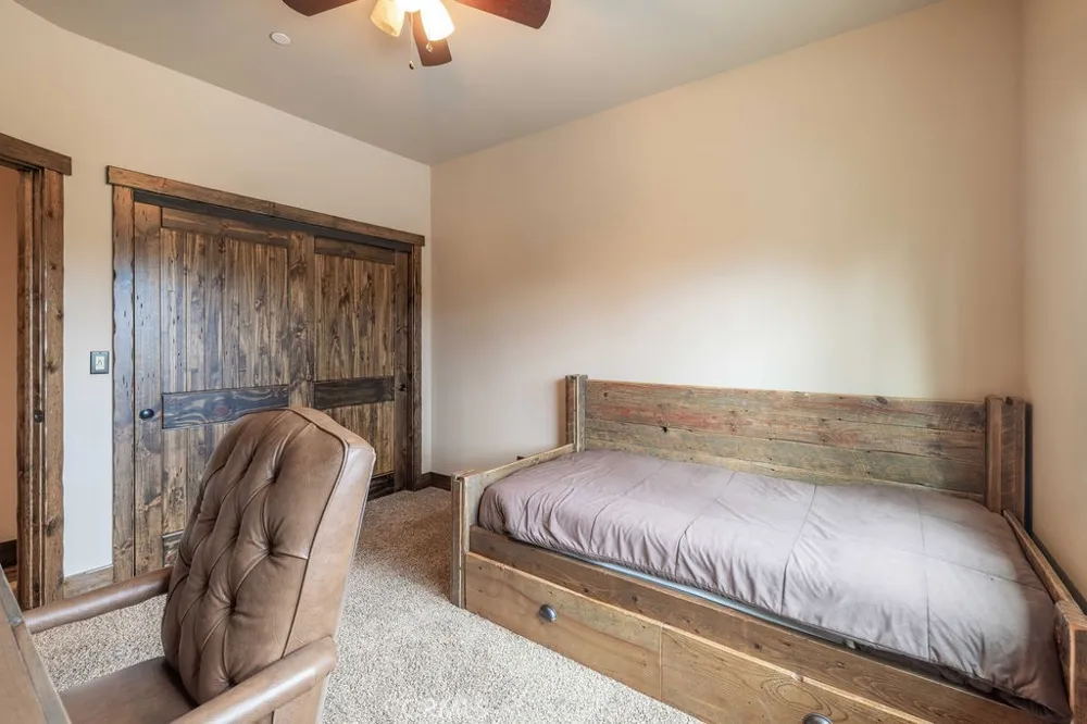 40944 Seneca Big Bear Lake, CA 92315